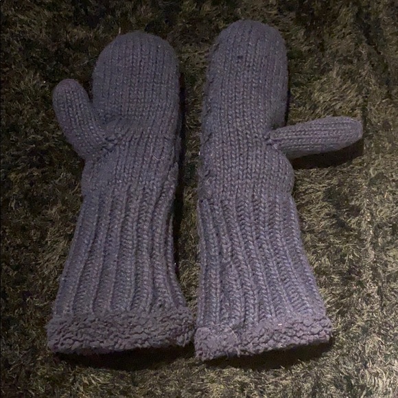 Mittens - Picture 4 of 4
